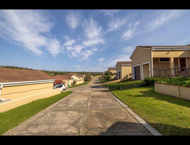 3 BEDROOM TOWNHOUSE FOR SALE IN OATLANDS